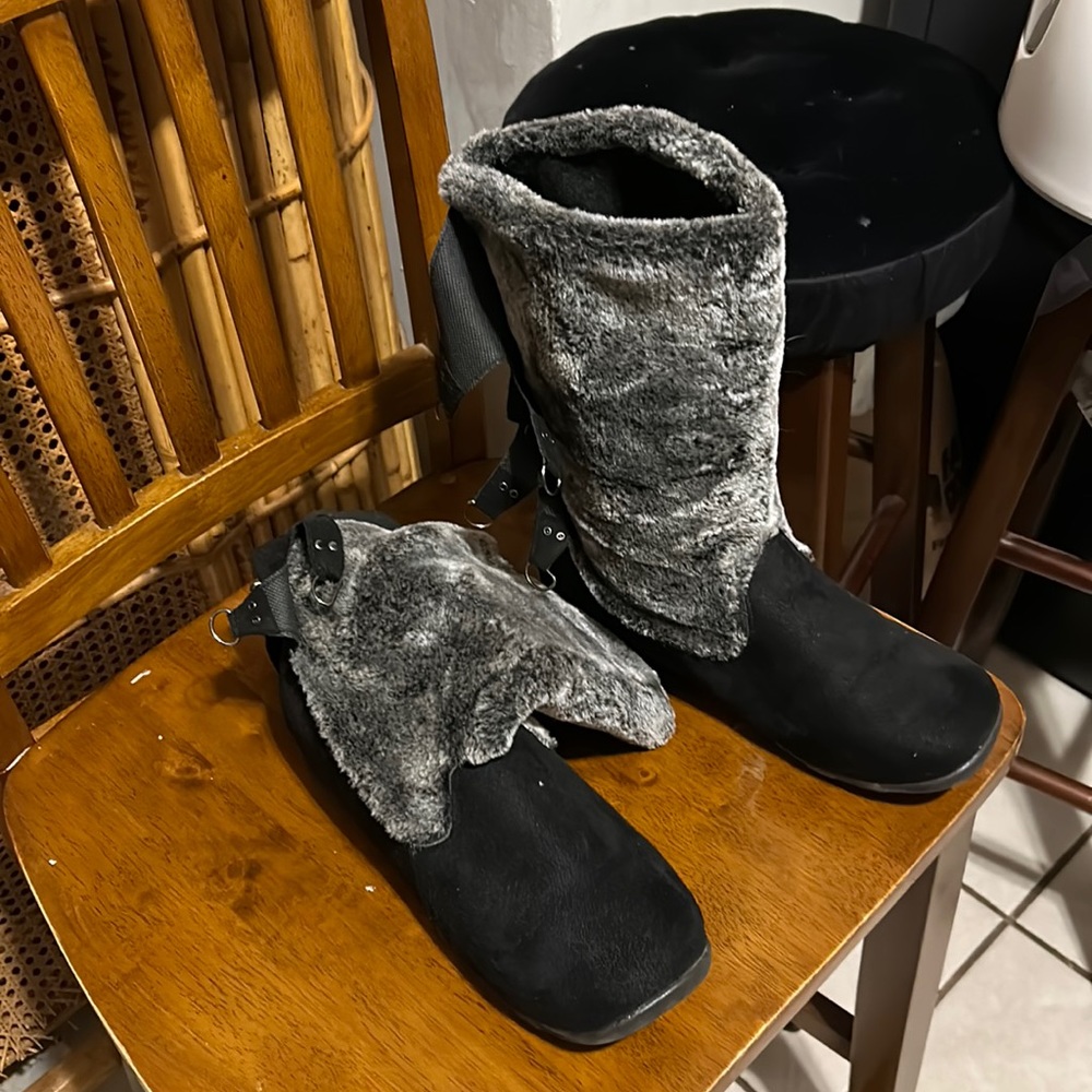 Women’s size 10us Black and Grey BOOTS Brand “Wanted”